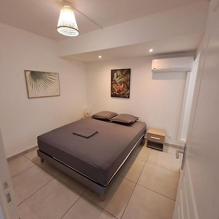 Logement Cosy T2, Centre Ville De Saint-Pierre Екстериор снимка