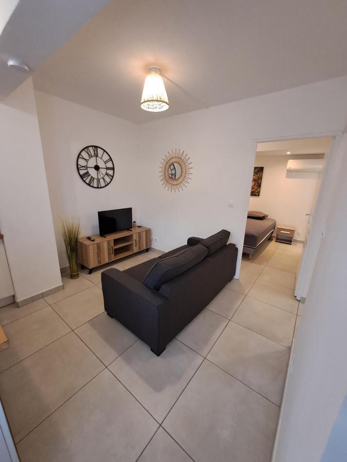 Logement Cosy T2, Centre Ville De Saint-Pierre Екстериор снимка