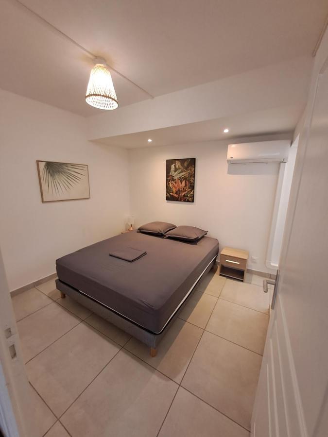 Logement Cosy T2, Centre Ville De Saint-Pierre Екстериор снимка