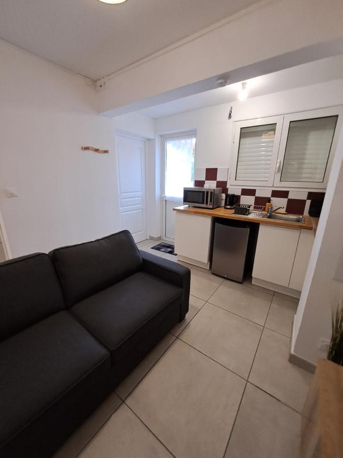 Logement Cosy T2, Centre Ville De Saint-Pierre Екстериор снимка